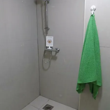Oakwood House Ensuite Sheffield